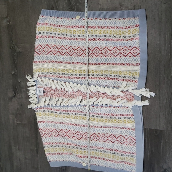 Cabi Love Carol XS/S Boho Fringe Siesta Knit Tassel Fringe Poncho Sweater - Picture 12 of 13